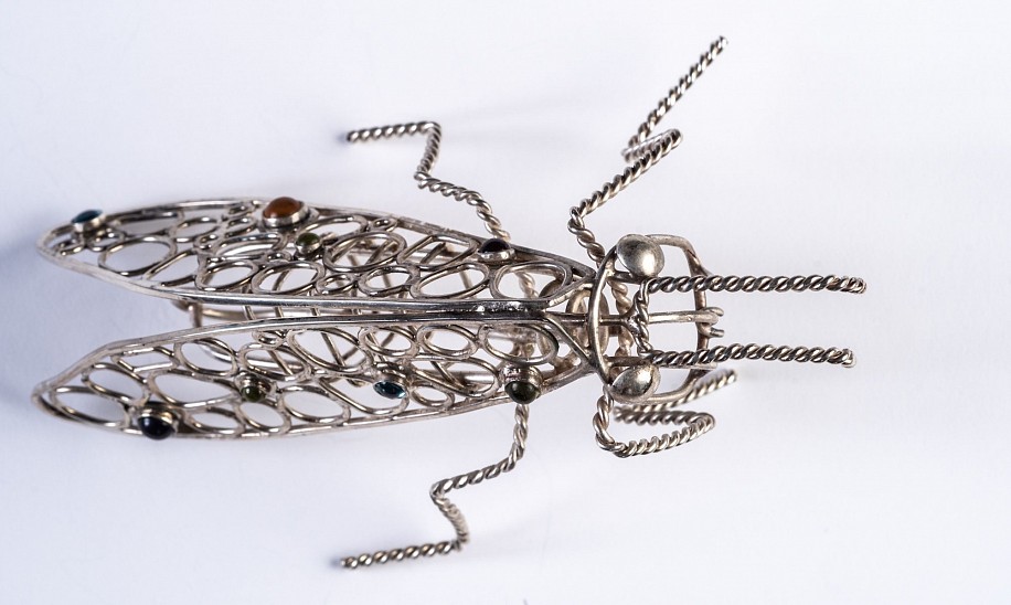 Sheridan Conrad, SCULPTURAL BUG BROACH, 2020
Sterling Silver and Fine Silver with Natural Cabochon Stones: Citrine, Peridot, Amethyst, Blue Topaz, and Garnet, 5 x 2 in. (12.7 x 5.1 cm)
CONR039